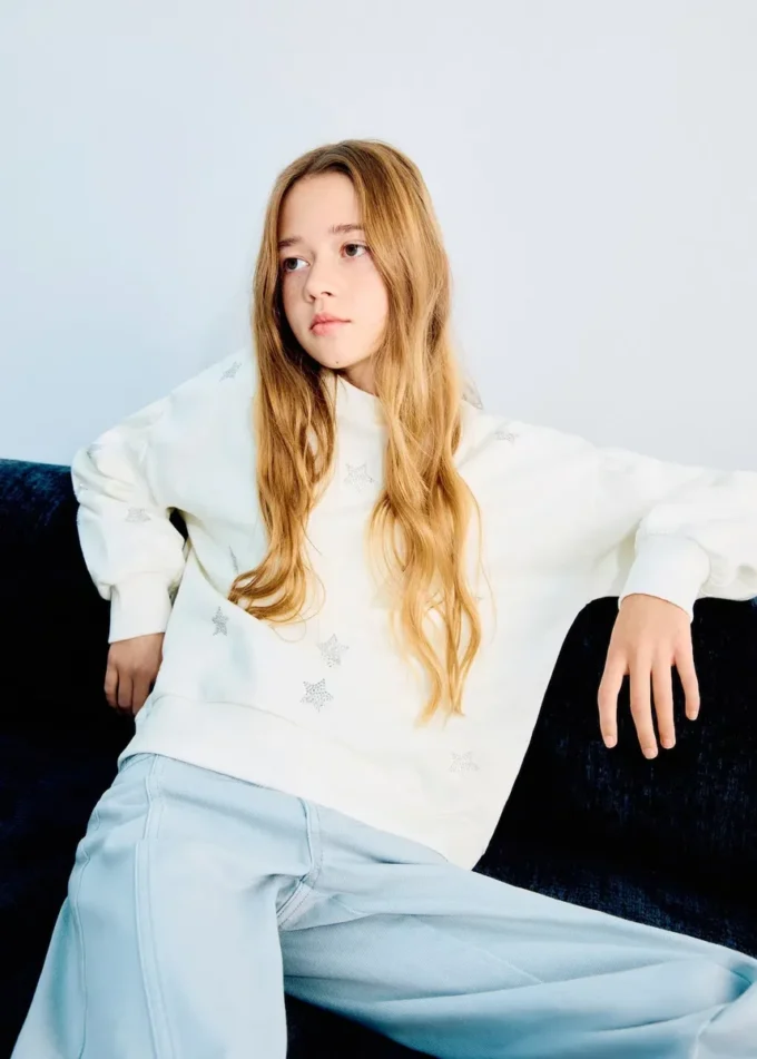 Sweatshirt mit Strasssteinen in Sternform Sweatshirt mit Strasssteinen in Sternform