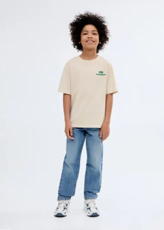 T-Shirt mit aufgedruckten Reliefbuchstaben