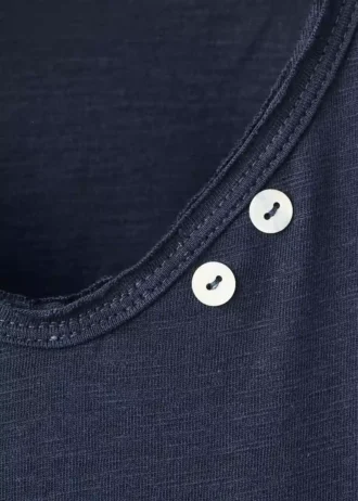 T-Shirt mit Perlmuttknöpfen
