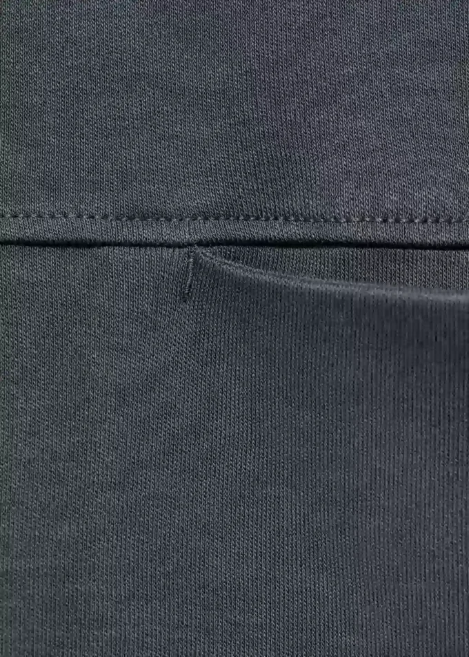 T-Shirt mit Tasche und Nahtdetails