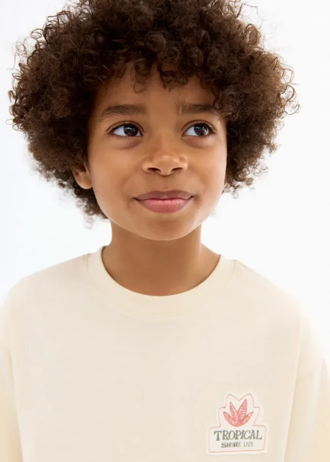 T-Shirt mit tropischem Print