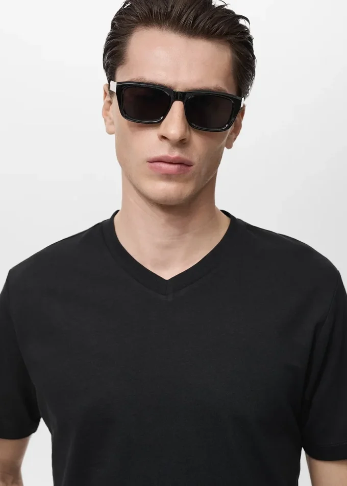 T-Shirt mit V-Ausschnitt