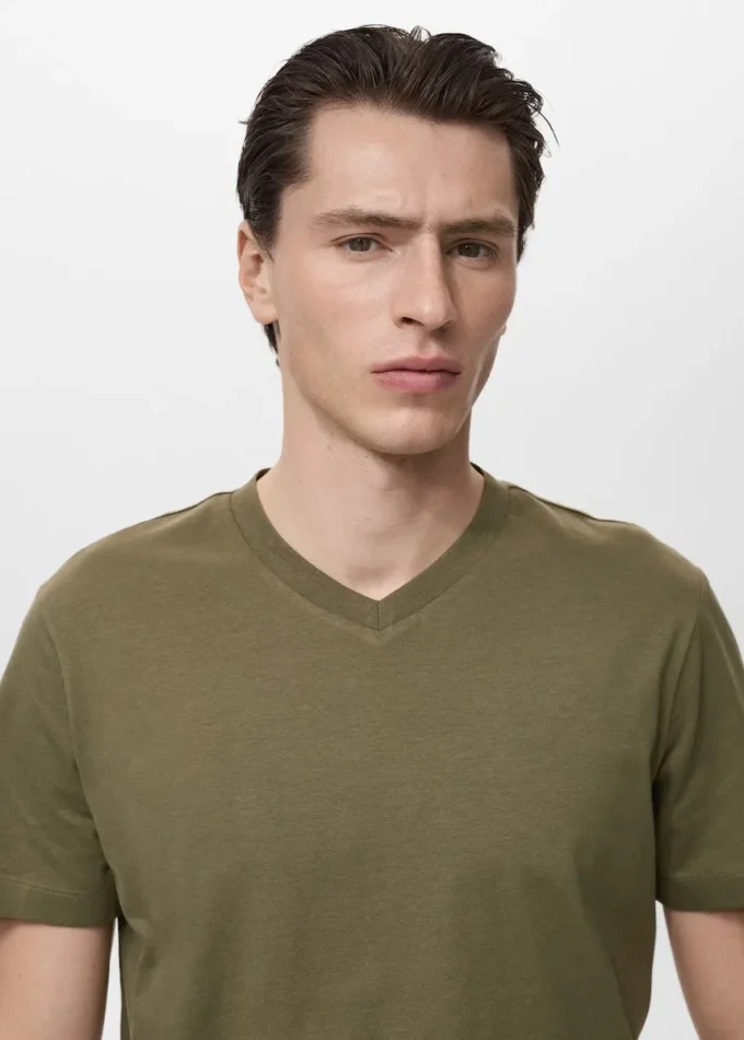 T-Shirt mit V-Ausschnitt