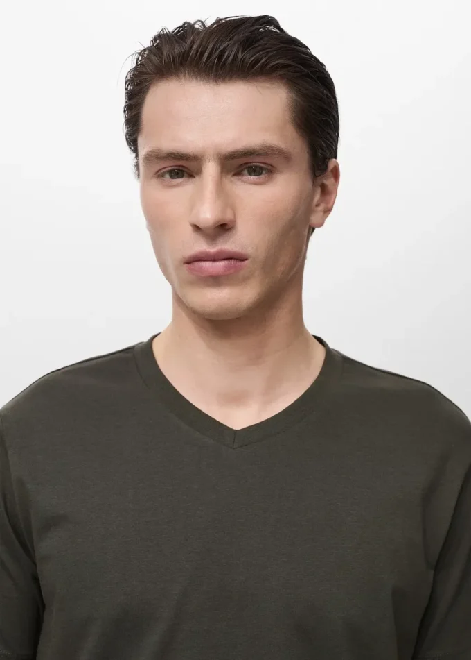 T-Shirt mit V-Ausschnitt