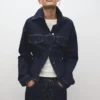 Taillierte Jeansjacke mit Taschen Taillierte Jeansjacke mit Taschen