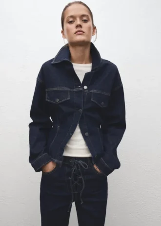 Taillierte Jeansjacke mit Taschen