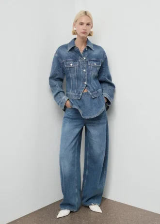 Taillierte Jeansjacke mit Taschen