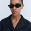 Taillierte Jeansjacke mit Taschen Taillierte Jeansjacke mit Taschen