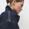 Taillierte Jeansjacke mit Taschen Taillierte Jeansjacke mit Taschen