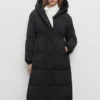 Taillierter, gesteppter Anorak mit Kapuze Taillierter, gesteppter Anorak mit Kapuze