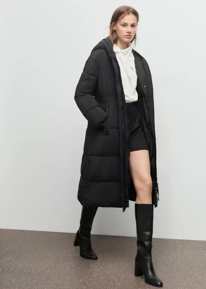 Taillierter, gesteppter Anorak mit Kapuze Taillierter, gesteppter Anorak mit Kapuze