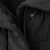 Taillierter, gesteppter Anorak mit Kapuze Taillierter, gesteppter Anorak mit Kapuze
