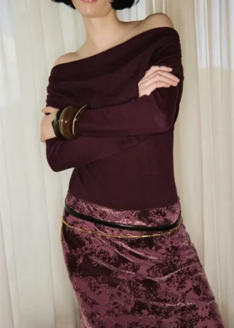 Taillierter Pullover mit drapiertem Ausschnitt