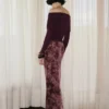 Taillierter Pullover mit drapiertem Ausschnitt