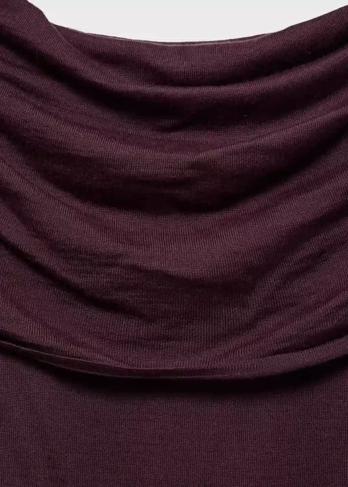 Taillierter Pullover mit drapiertem Ausschnitt