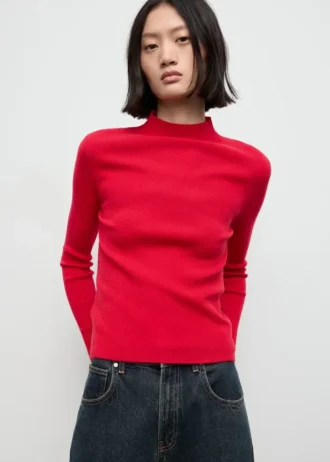 Taillierter Pullover mit Perkins-Ausschnitt
