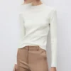 Taillierter Pullover mit Perkins-Ausschnitt