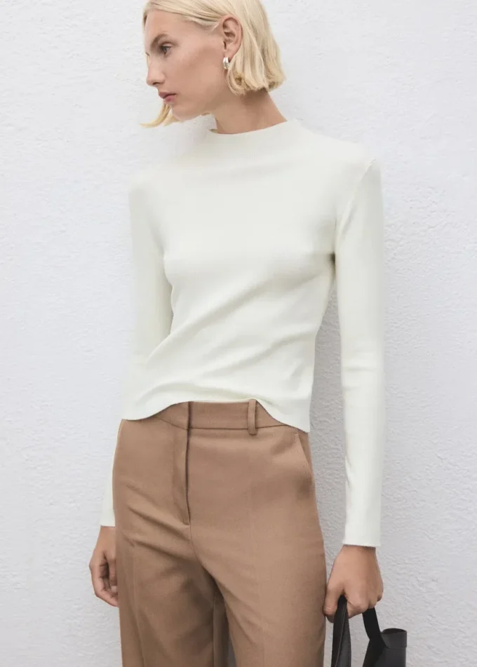 Taillierter Pullover mit Perkins-Ausschnitt