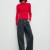 Taillierter Pullover mit Perkins-Ausschnitt