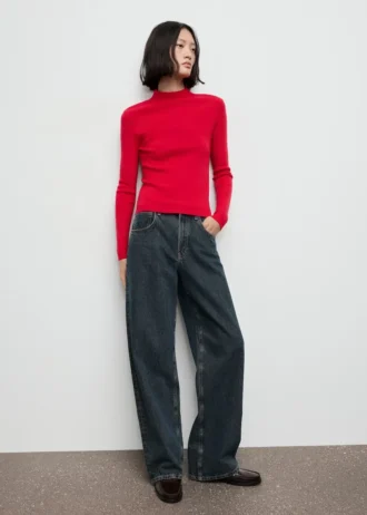 Taillierter Pullover mit Perkins-Ausschnitt