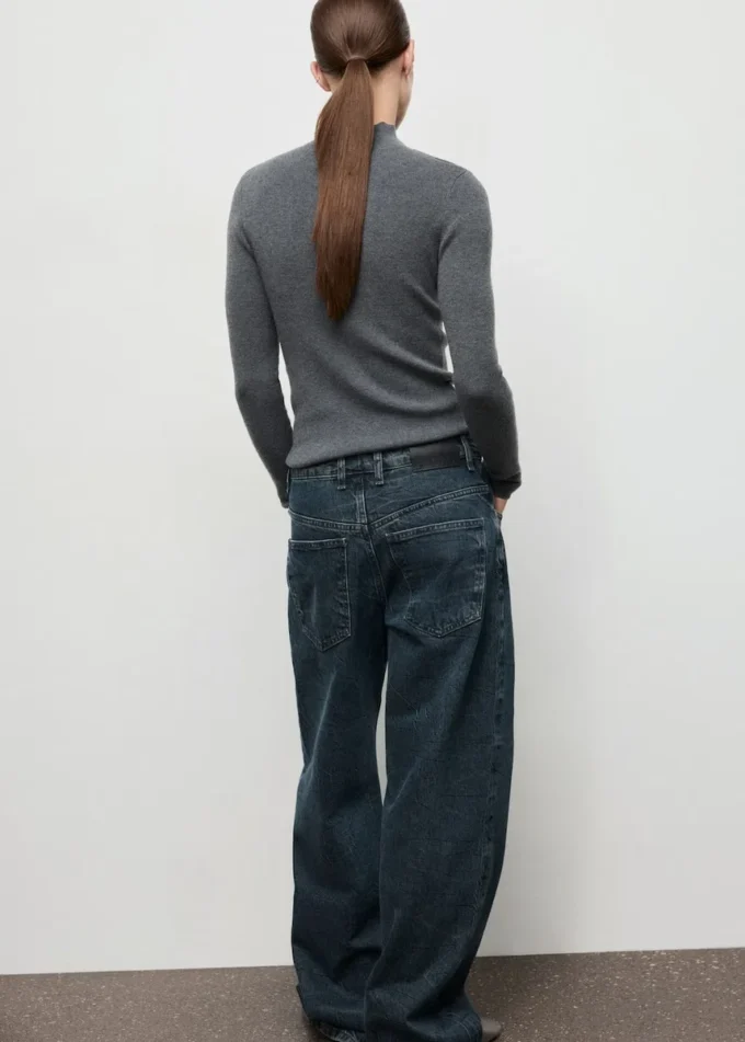 Taillierter Pullover mit Perkins-Ausschnitt