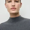 Taillierter Pullover mit Perkins-Ausschnitt
