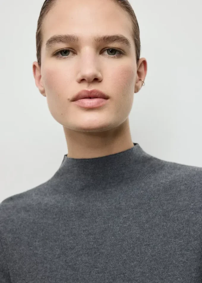 Taillierter Pullover mit Perkins-Ausschnitt