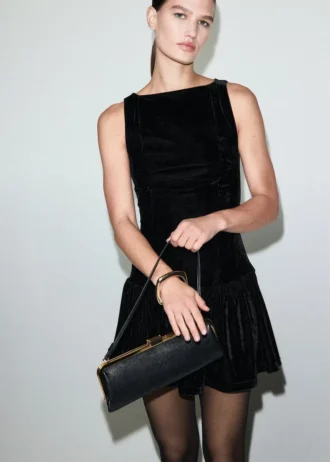 Tailliertes Kleid aus Samt