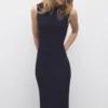 Tailliertes Kleid mit Struktur Tailliertes Kleid mit Struktur