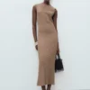 Tailliertes Kleid mit Struktur Tailliertes Kleid mit Struktur