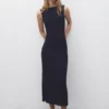 Tailliertes Kleid mit Struktur Tailliertes Kleid mit Struktur