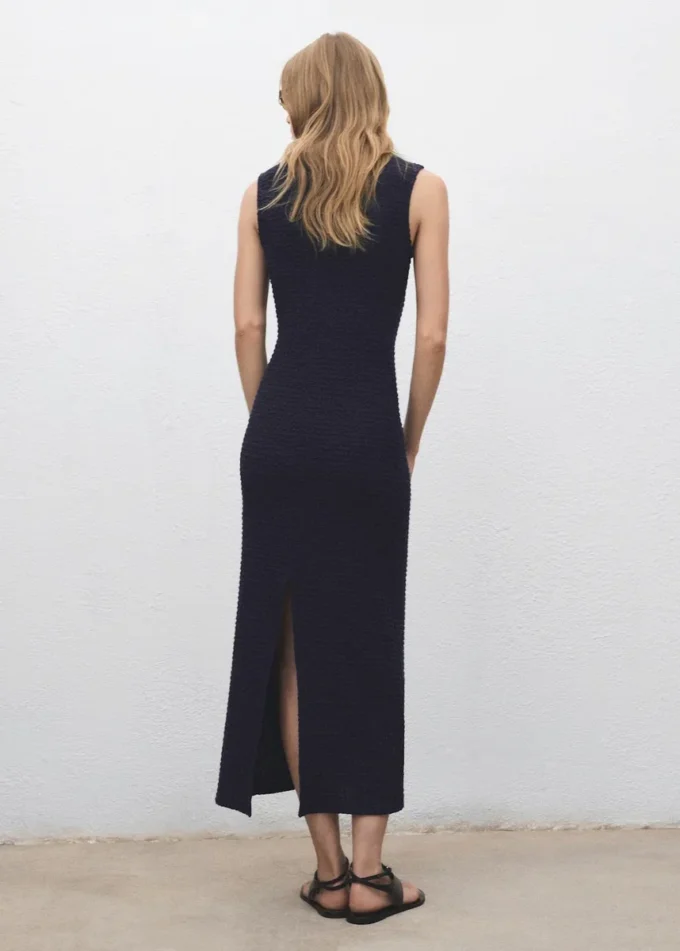 Tailliertes Kleid mit Struktur Tailliertes Kleid mit Struktur