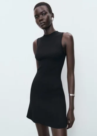 Tailliertes Strickkleid
