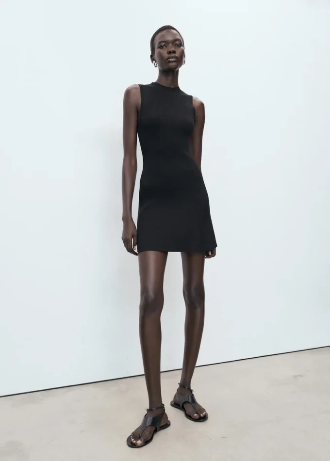 Tailliertes Strickkleid Tailliertes Strickkleid