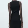Tailliertes Strickkleid Tailliertes Strickkleid