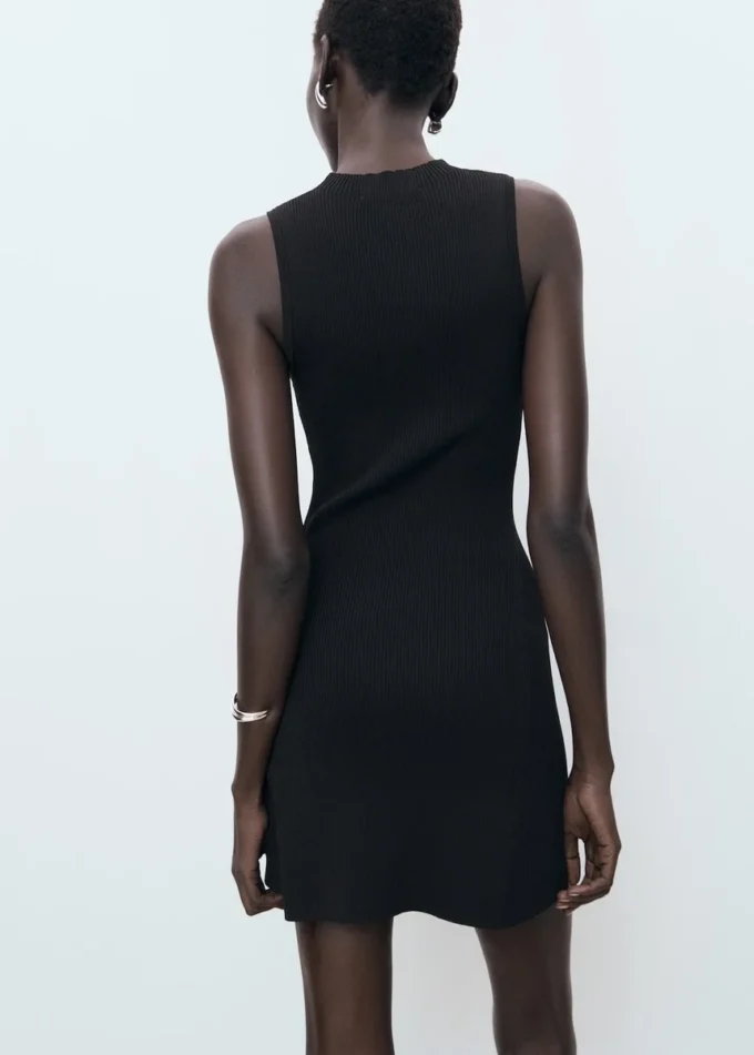 Tailliertes Strickkleid Tailliertes Strickkleid