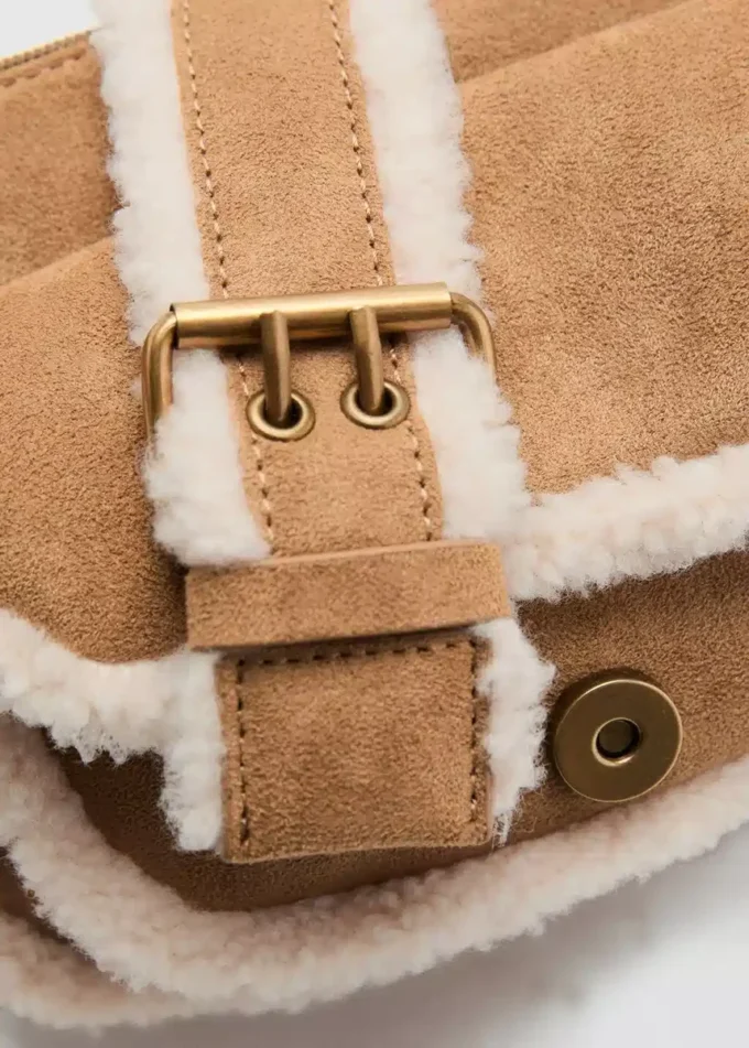 Tasche mit Lammfell-Effekt