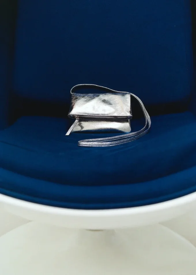 Tasche mit Metallic-Effekt