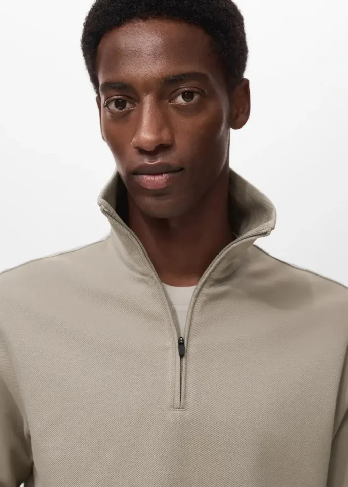Technisches Sweatshirt mit Reißverschluss und regulärer Passform Technisches Sweatshirt mit Reißverschluss und regulärer Passform