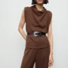 Top mit drapiertem Ausschnitt Top mit drapiertem Ausschnitt