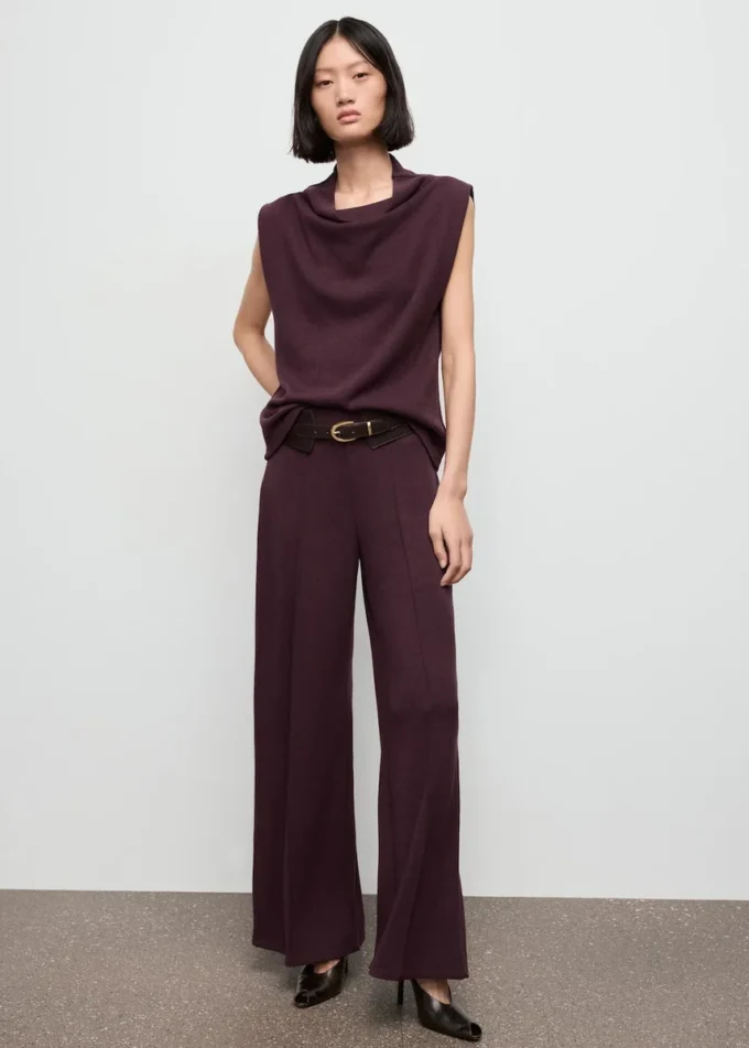 Top mit drapiertem Ausschnitt Top mit drapiertem Ausschnitt