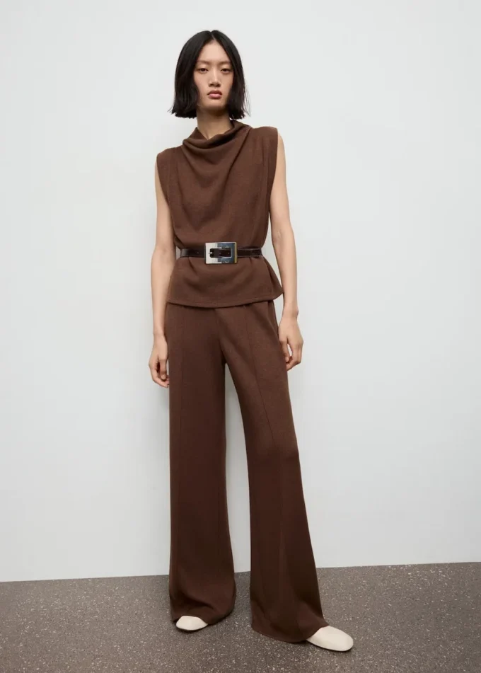 Top mit drapiertem Ausschnitt Top mit drapiertem Ausschnitt