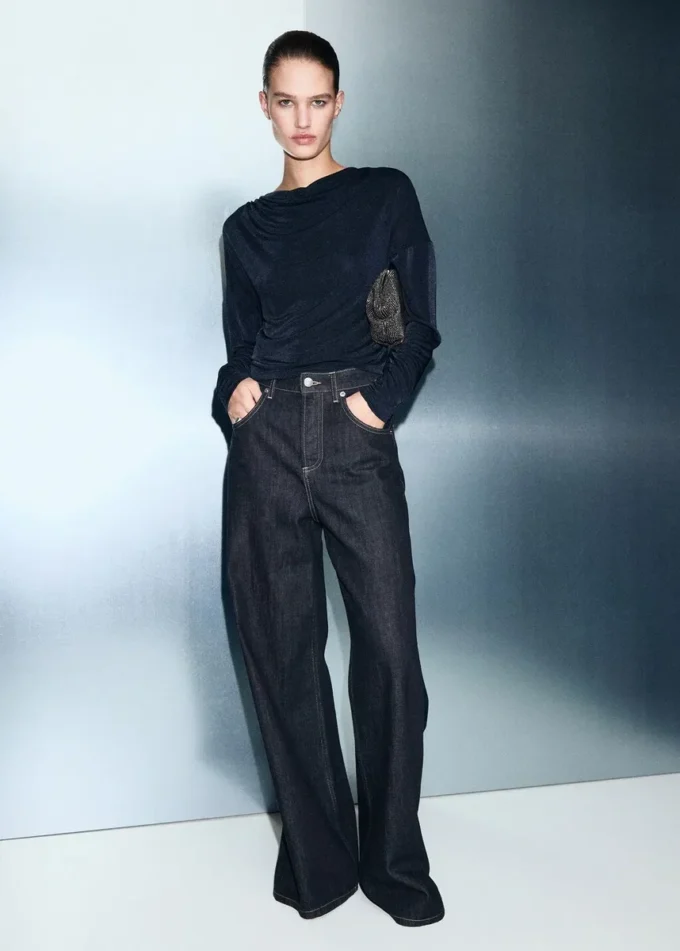 Top mit drapiertem Ausschnitt Top mit drapiertem Ausschnitt