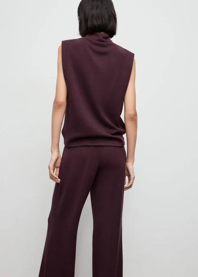 Top mit drapiertem Ausschnitt Top mit drapiertem Ausschnitt