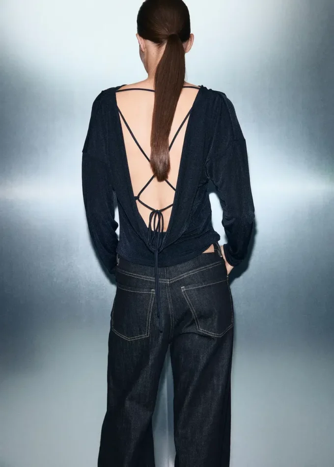 Top mit drapiertem Ausschnitt Top mit drapiertem Ausschnitt