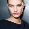 Top mit drapiertem Ausschnitt Top mit drapiertem Ausschnitt