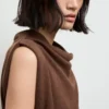 Top mit drapiertem Ausschnitt Top mit drapiertem Ausschnitt
