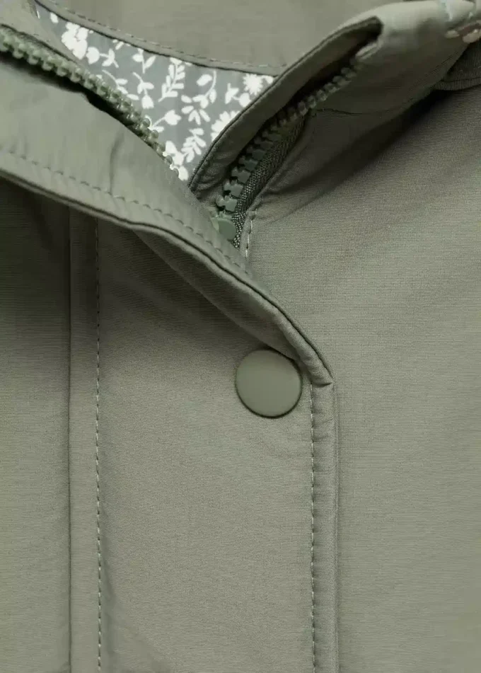 Trenchcoat mit Kapuze Trenchcoat mit Kapuze