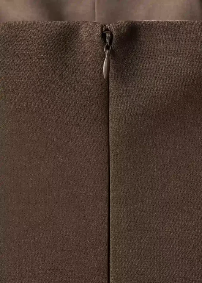 Trägerloses, ausgestelltes Kleid Trägerloses, ausgestelltes Kleid