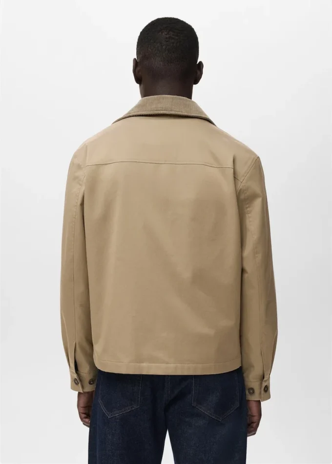 Wasserabweisende Jacke mit Cordkragen Wasserabweisende Jacke mit Cordkragen